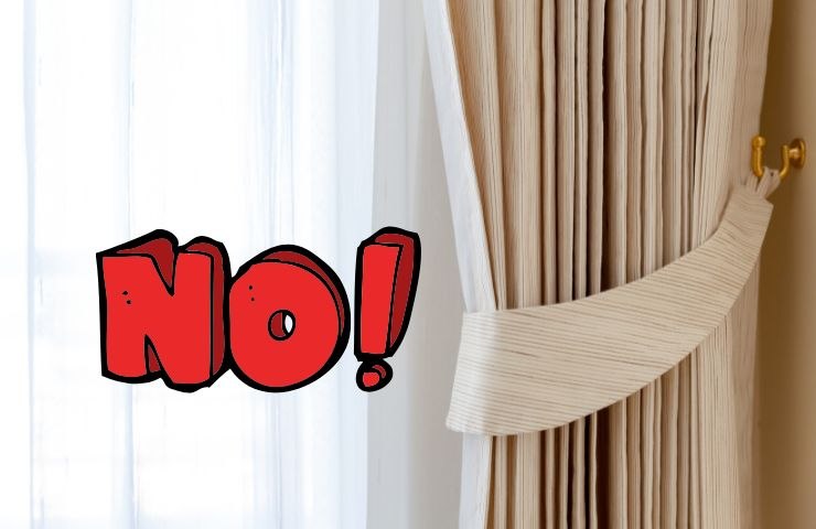 tende alle finestre di casa e la parola no